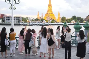 Du lịch Thái Lan trước ngã ba đường