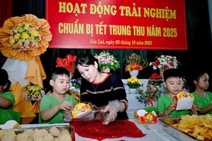 Binh đoàn 15 trao hơn 20.000 phần quà trung thu cho trẻ em vùng biên giới 