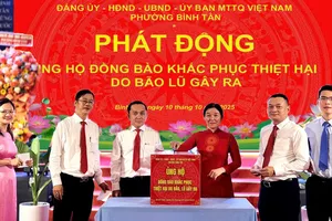 UBND phường Bình Tân quyên góp được gần 600 triệu đồng giúp đồng bào khắc phục bão lũ