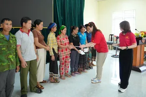 Một doanh nghiệp ở phường Tân Hiệp (TPHCM) hỗ trợ đồng bào bị ảnh hưởng bão lũ 1 tỷ đồng