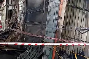 Đồng Tháp: Cháy chợ Bình Hàng Tây, 9 ki ốt bị thiêu rụi