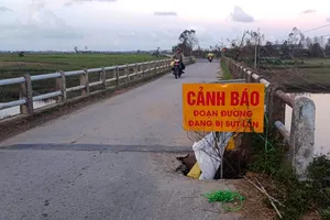 Xuất hiện “hố tử thần” trên mặt đường đầu cầu Nậy ở Hà Tĩnh 