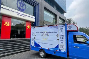 Hà Nội lần đầu đưa dịch vụ hành chính công lưu động phục vụ người dân