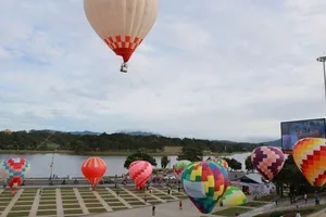 Rực rỡ sắc màu lễ hội khinh khí cầu Lâm Đồng