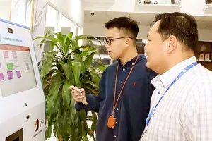 Thi đua vì hạnh phúc của nhân dân