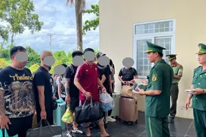 Bộ đội Biên phòng tỉnh An Giang tiếp nhận 63 công dân Việt Nam từ phía Campuchia