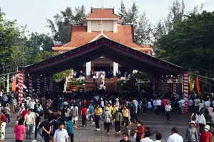 Đông đảo người dân, du khách thập phương về Tây Ninh dâng hương, tưởng nhớ anh hùng dân tộc Nguyễn Trung Trực