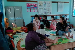 Người dân Quảng Ngãi tập trung về nơi tránh trú an toàn