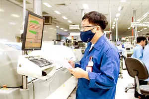 Hình thành nền kinh tế tri thức, xã hội sáng tạo và chính phủ số hiện đại