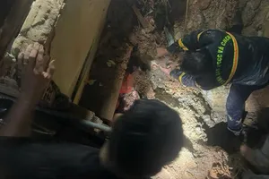 Lâm Đồng: Cứu bé gái bị đất đá vùi lấp