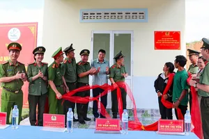 Công an Khánh Hòa khánh thành căn nhà đầu tiên trong “Chiến dịch Quang Trung”