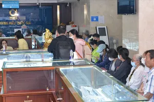 Sáng nay, giá vàng lao dốc