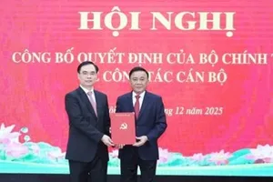 Quyết định của Bộ Chính trị về nhân sự lãnh đạo Tạp chí Cộng sản và Ban Tổ chức Trung ương
