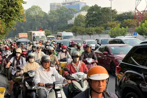Ùn tắc nghiêm trọng tại các cửa ngõ TPHCM chiều cuối năm 2025