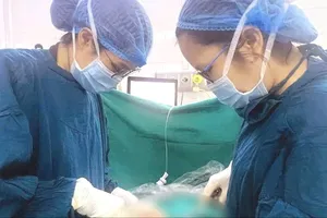 Cứu buồng trứng cho thiếu nữ 17 tuổi 