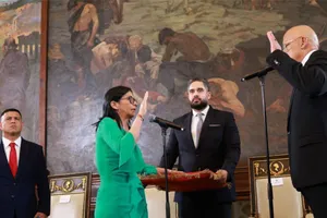 TTXVN: Phó Tổng thống Venezuela Delcy Rodriguez (thứ 2 bên trái) tuyên thệ nhậm chức Tổng thống lâm thời, tại Caracas