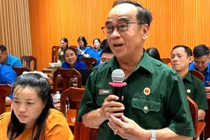 Cử tri nêu ý kiến tại hội nghị