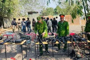 Dùng súng nhựa “đánh trận giả” dễ gây hiểu lầm cho người dân