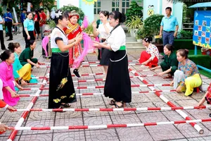 Người dân Liên khu phố 33 và 36, phường Thông Tây Hội (TPHCM) tham dự Ngày hội Đại đoàn kết toàn dân tộc năm 2025