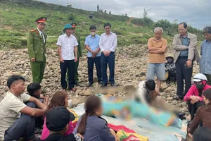 Thi thể 2 học sinh đuối nước trên sông Đakrông