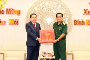 Chủ tịch Quốc hội Trần Thanh Mẫn thăm, chúc tết Quân khu 9