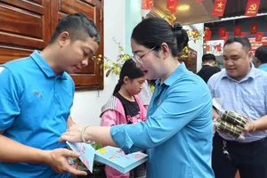 Ấm áp “Bữa cơm xuân đoàn kết” cho công nhân xa quê 