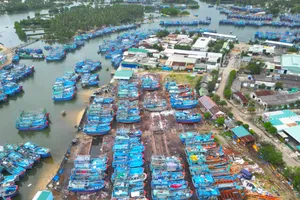 Thủ phủ đánh cá xa bờ "thay áo mới" cho tàu cá 