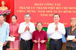 Những phần quà tết nghĩa tình đến tay người dân Côn Đảo