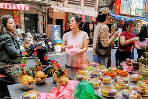Ngày 29 tháng Chạp ở Thủ đô: Gà lễ cả triệu đồng/con vẫn "cháy hàng"