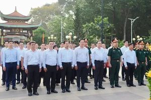 Đoàn lãnh đạo Đảng, Nhà nước và TPHCM dâng hoa, dâng hương tại Đền tưởng niệm liệt sĩ Bến Dược
