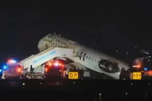 Va chạm giữa máy bay Air Canada và xe cứu hỏa, 2 người thiệt mạng 