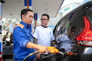 Giá xăng dầu giảm mạnh từ 14 giờ ngày 25-3