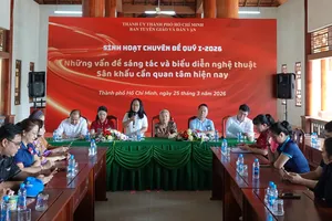 Phó Trưởng Ban Tuyên giáo và Dân vận Thành ủy TPHCM Đinh Thị Thanh Thủy phát biểu trong chương trình sinh hoạt chuyên đề "Những vấn đề sáng tác và biểu diễn nghệ thuật Sân khấu cần quan tâm hiện nay" tại Khu tưởng niệm Chiến khu Đ. Ảnh: THÚY BÌNH