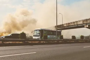 Nguy cơ tai nạn giao thông do khói đốt đồng