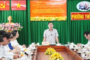 Đoàn công tác do đồng chí Phạm Thành Kiên làm trưởng đoàn, làm việc với Đảng ủy phường Thủ Đức