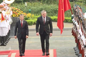 Thủ tướng Lê Minh Hưng chủ trì lễ đón Thủ tướng Slovakia thăm chính thức Việt Nam