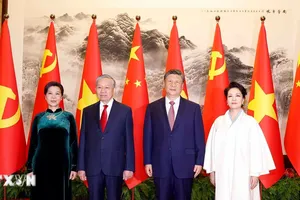 Tổng Bí thư, Chủ tịch nước Tô Lâm và Phu nhân cùng Tổng Bí thư, Chủ tịch nước Trung Quốc Tập Cận Bình và Phu nhân chụp ảnh chung. Ảnh: TTXVN
