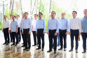 Thủ tướng Lê Minh Hưng dâng hương tại Khu di tích Ngã ba Đồng Lộc