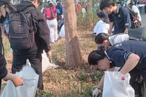 Gần 500 tình nguyện viên tham gia dọn dẹp vệ sinh môi trường 