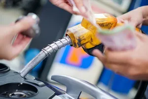 Phạt 3 công ty xăng dầu vi phạm quy định về dự trữ