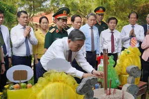 Tổng Bí thư, Chủ tịch nước Tô Lâm dâng hương tri ân Đại tướng Võ Nguyên Giáp