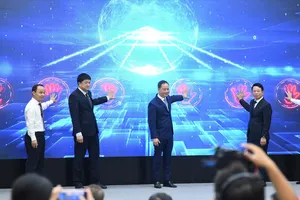 Các đại biểu thực hiện nghi thức khai mạc Ngày hội tuyển sinh khối các ngành KH-CN lần thứ 2 - năm 2026