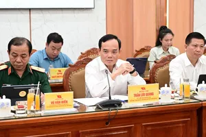 Bí thư Thành ủy TPHCM Trần Lưu Quang làm việc với Quân khu 7