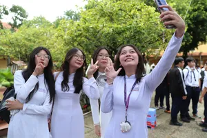 Nhắm mắt thấy mùa hè