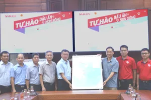 Báo SGGP trao tặng 25 bản đồ Việt Nam đến tỉnh Đắk Lắk