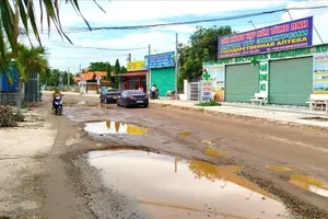 Nhếch nhác đường vào Mũi Né