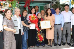 Lãnh đạo TPHCM thăm, chúc thọ người cao tuổi tiêu biểu
