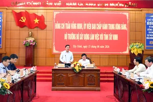 Quang cảnh buổi làm việc