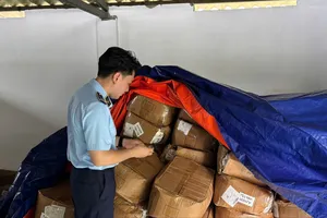 Phát hiện cơ sở sản xuất hàng trăm ngàn gói súp bột giả mạo Acecook