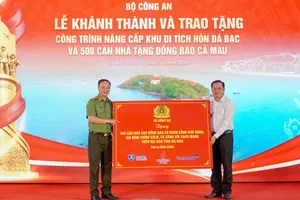 Bộ Công an khánh thành công trình nâng cấp Di tích Hòn Đá Bạc và tặng đồng bào Cà Mau 500 căn nhà